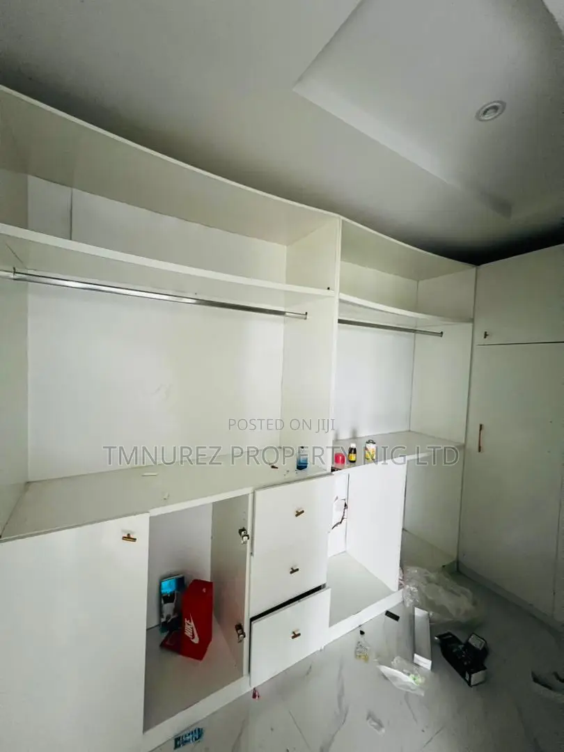 4bdrm Duplex in Inside An Estate, Chevron for rent