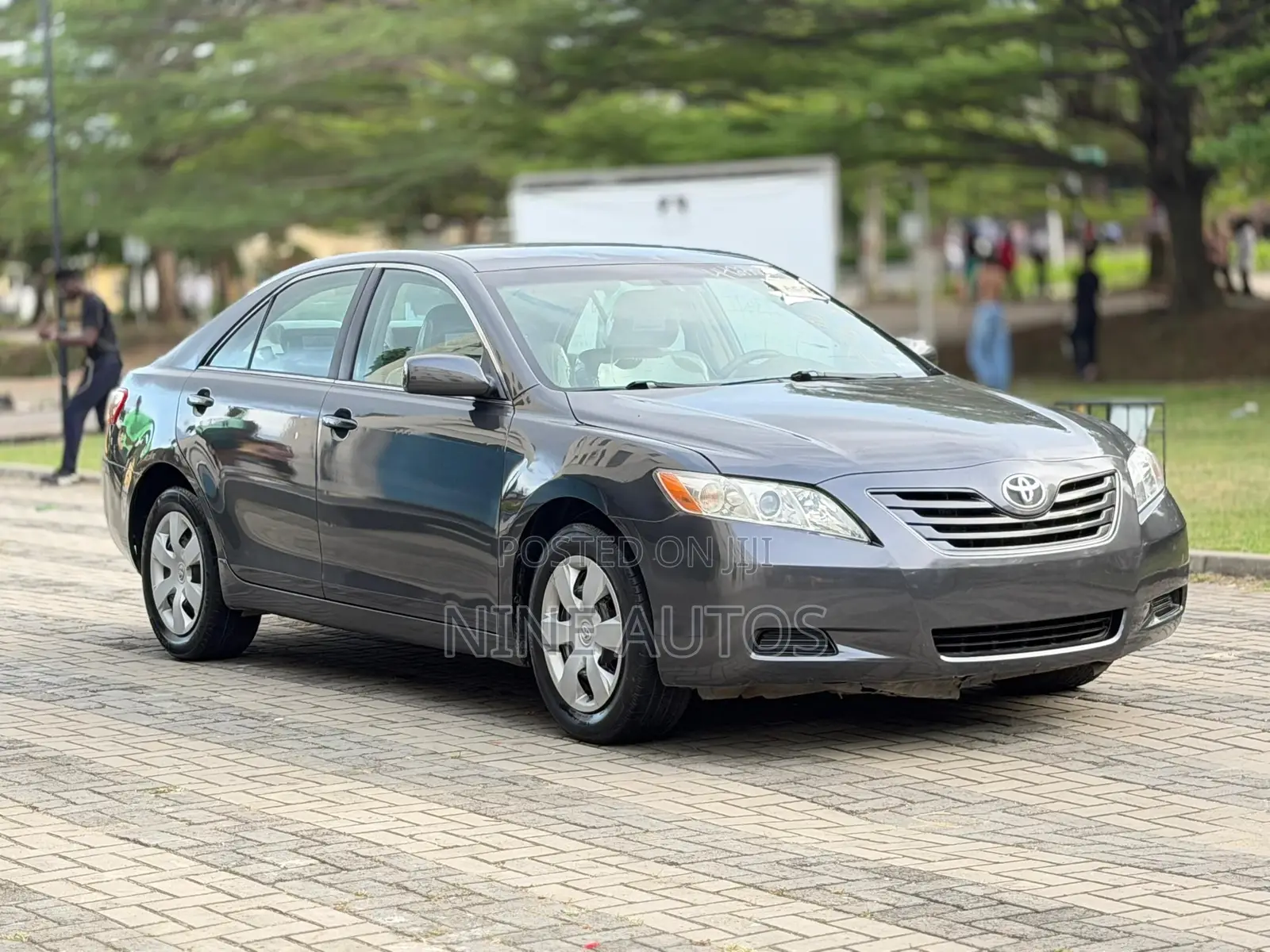 Toyota Camry LE 4dr Sedan (2.4L 4cyl 5A) 2009 Gray