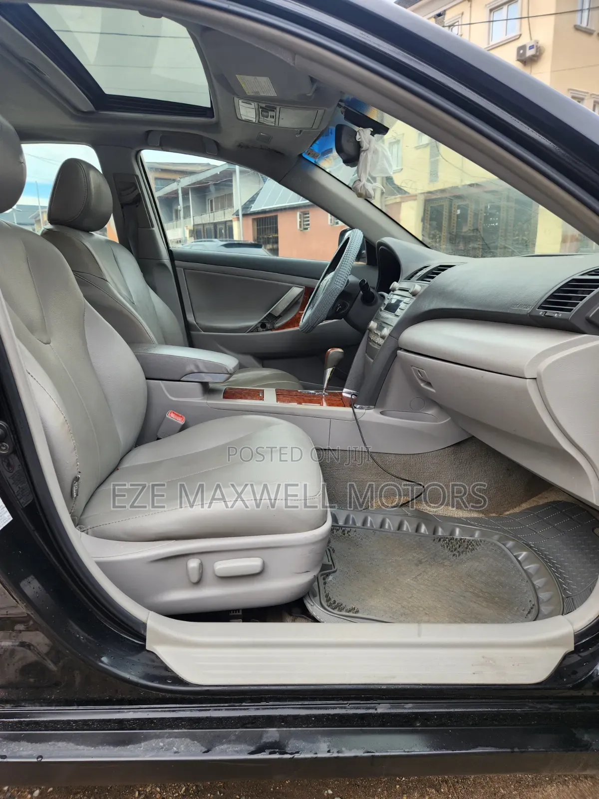 Toyota Camry XLE V6 4dr Sedan (3.5L 6cyl 6AM) 2010 Black