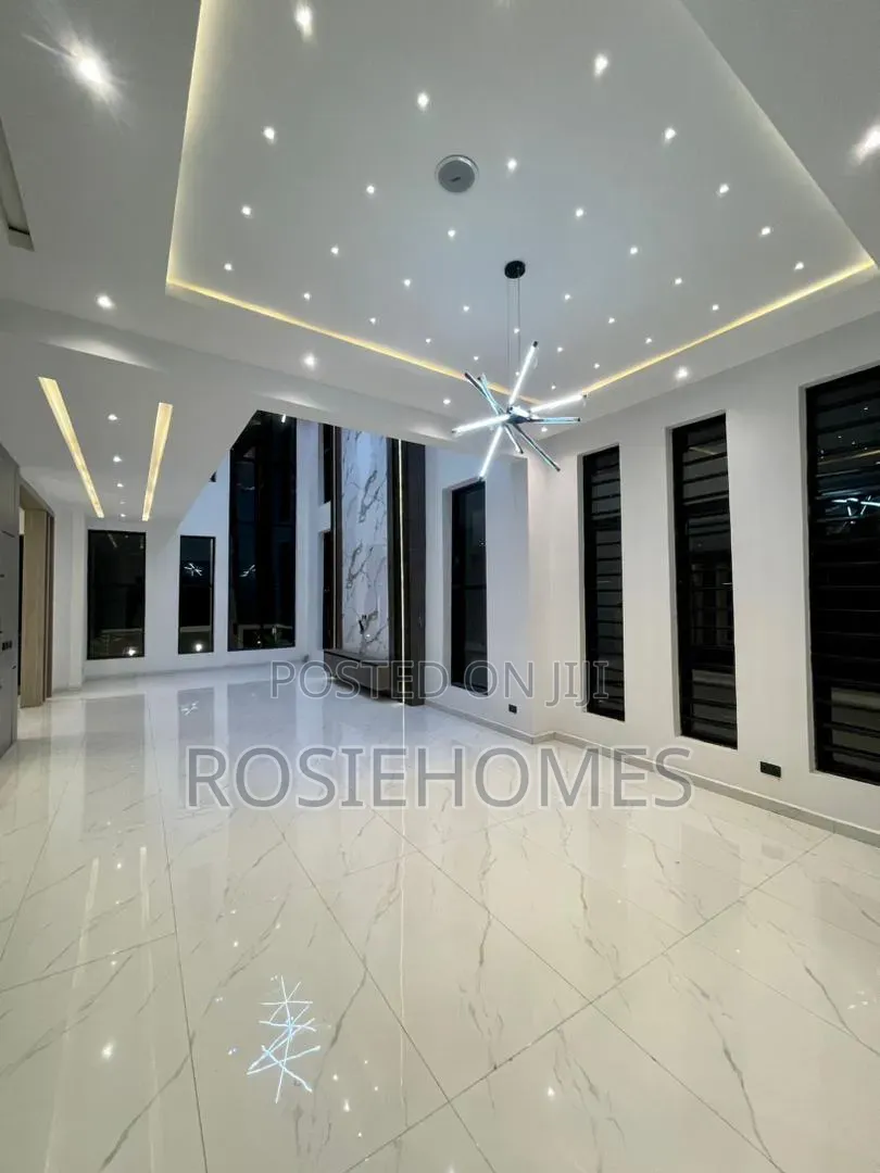 5bdrm Duplex in Lekki Country Home for sale