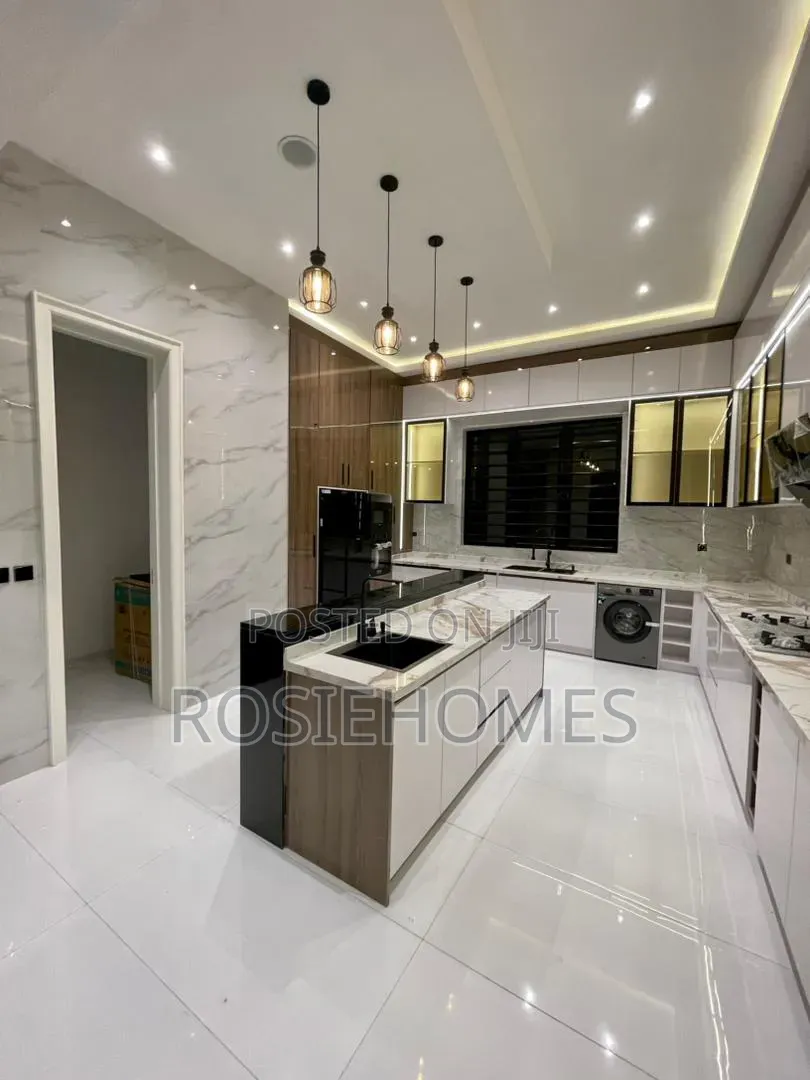 5bdrm Duplex in Lekki Country Home for sale