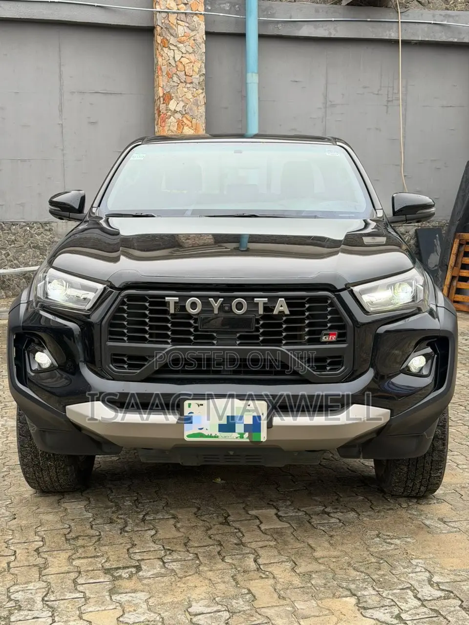 Toyota Hilux 2024 Black