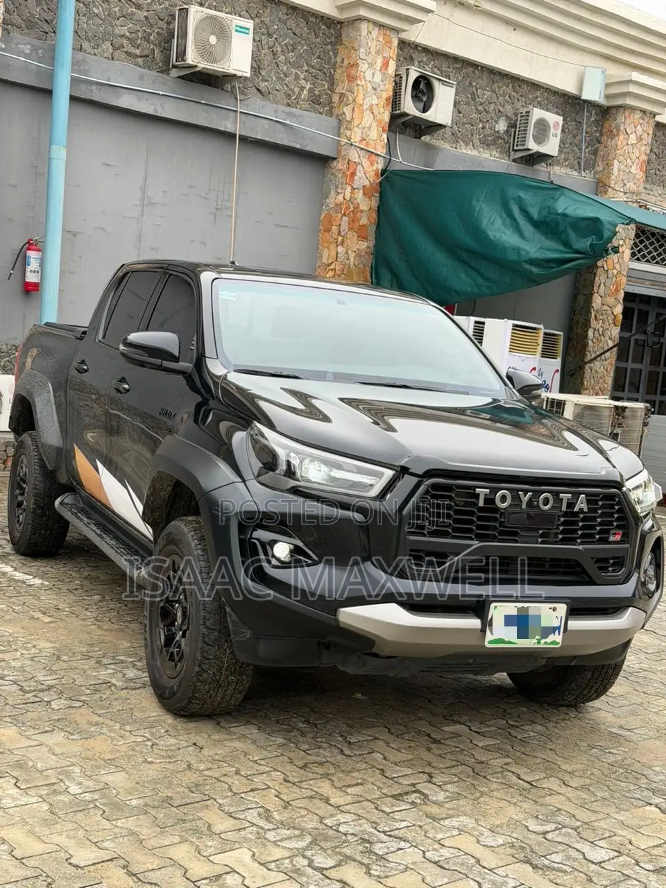 Toyota Hilux 2024 Black