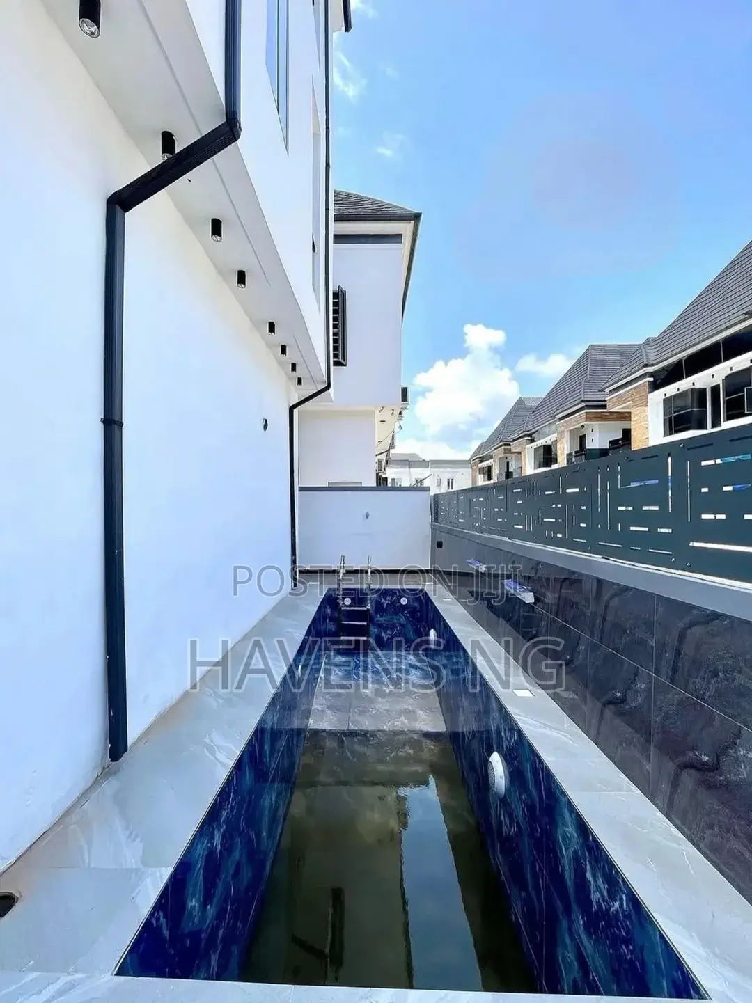 5bdrm Duplex in Ikota for sale