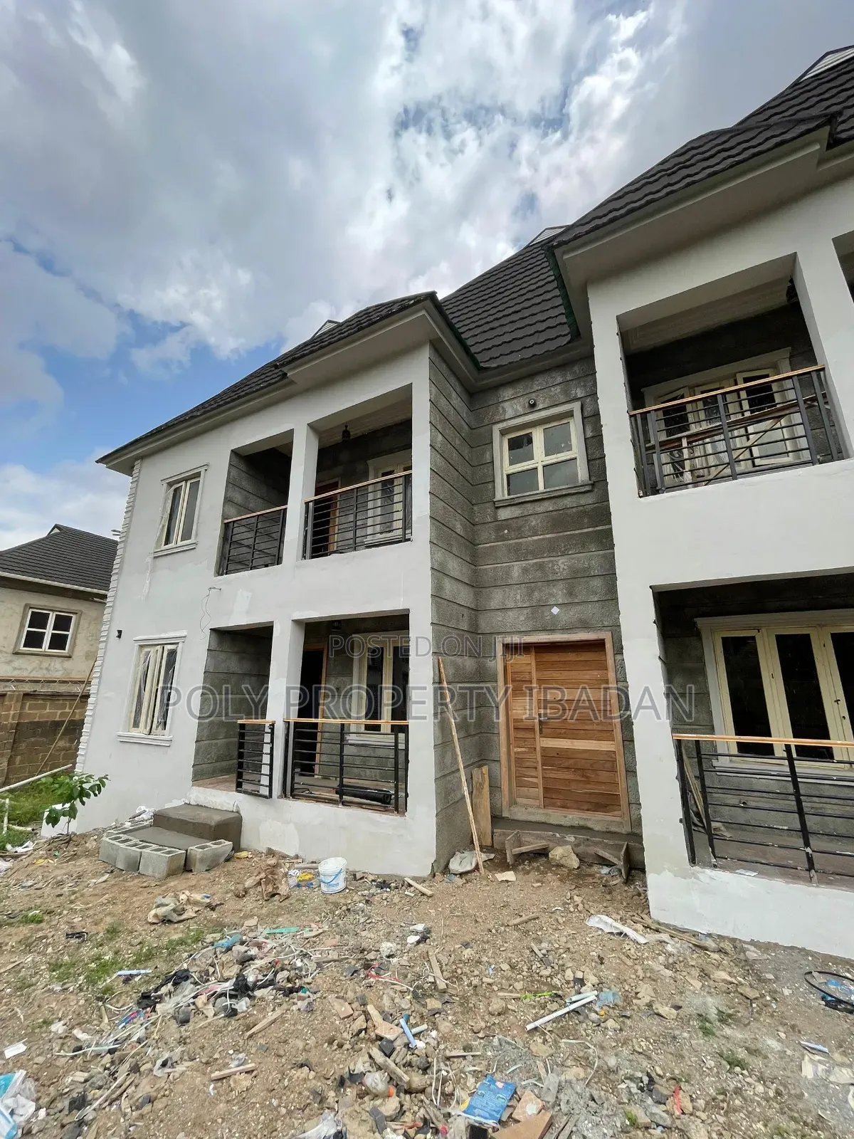 4bdrm Apartment in Kolapo Ishola Gra, Akobo for rent