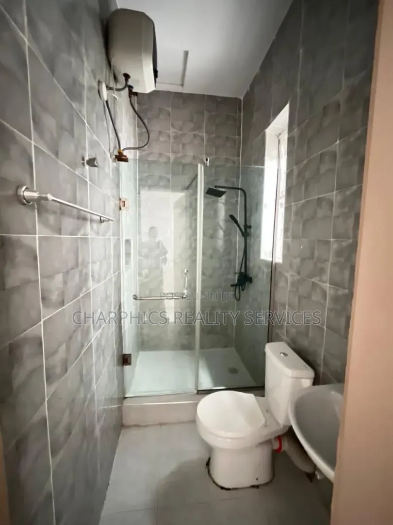 4bdrm Duplex in Ikota for rent