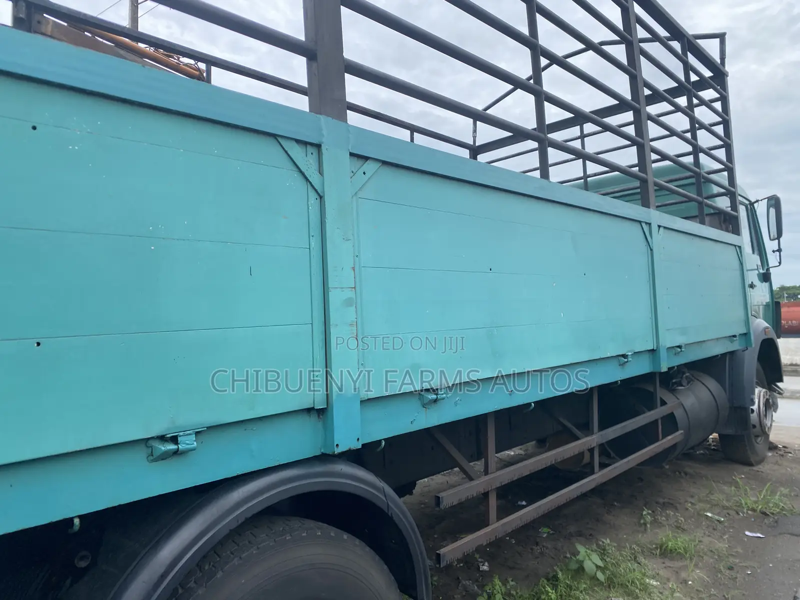 Mecedece Truck With Trailer Bucket
