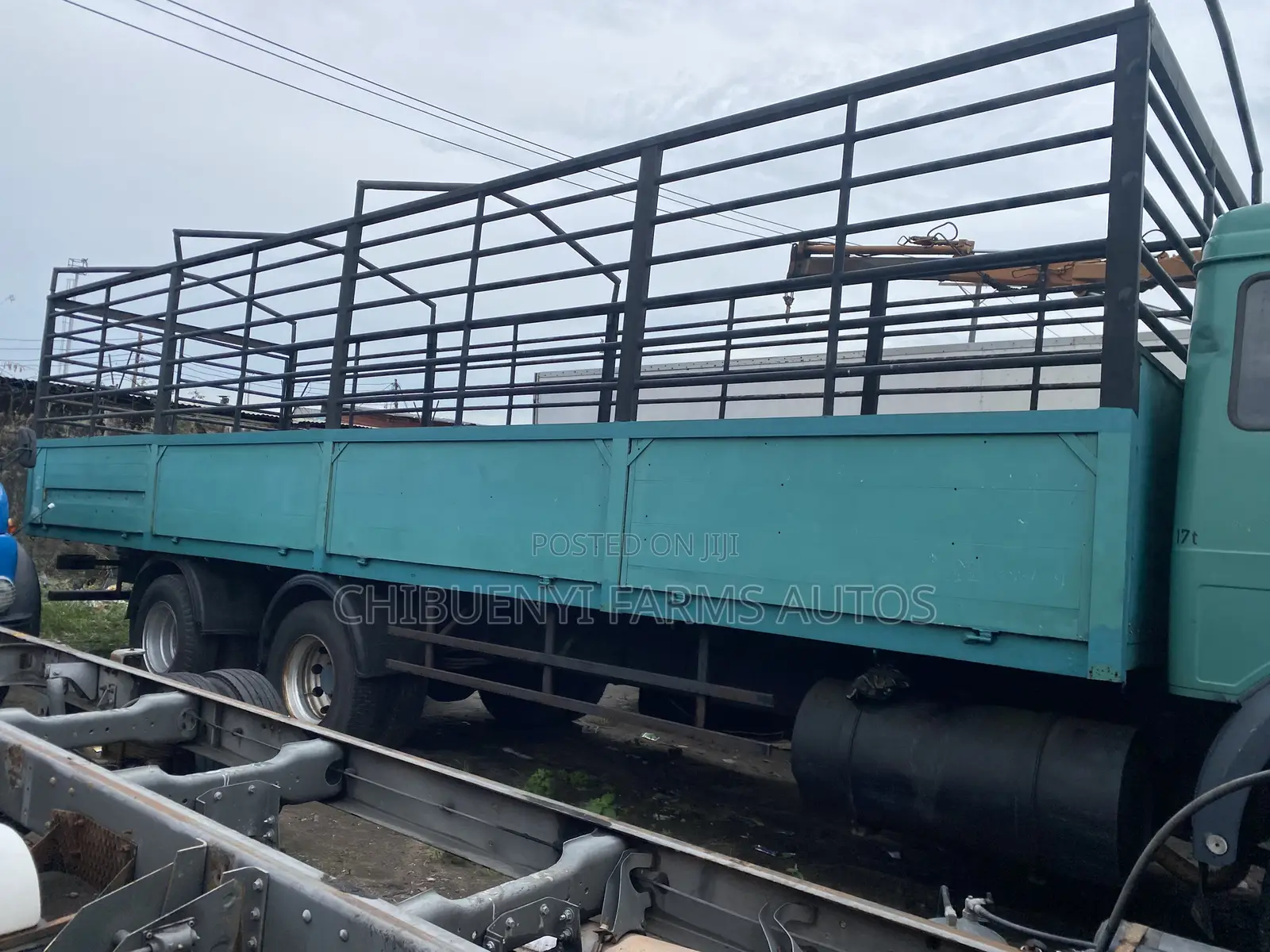 Mecedece Truck With Trailer Bucket