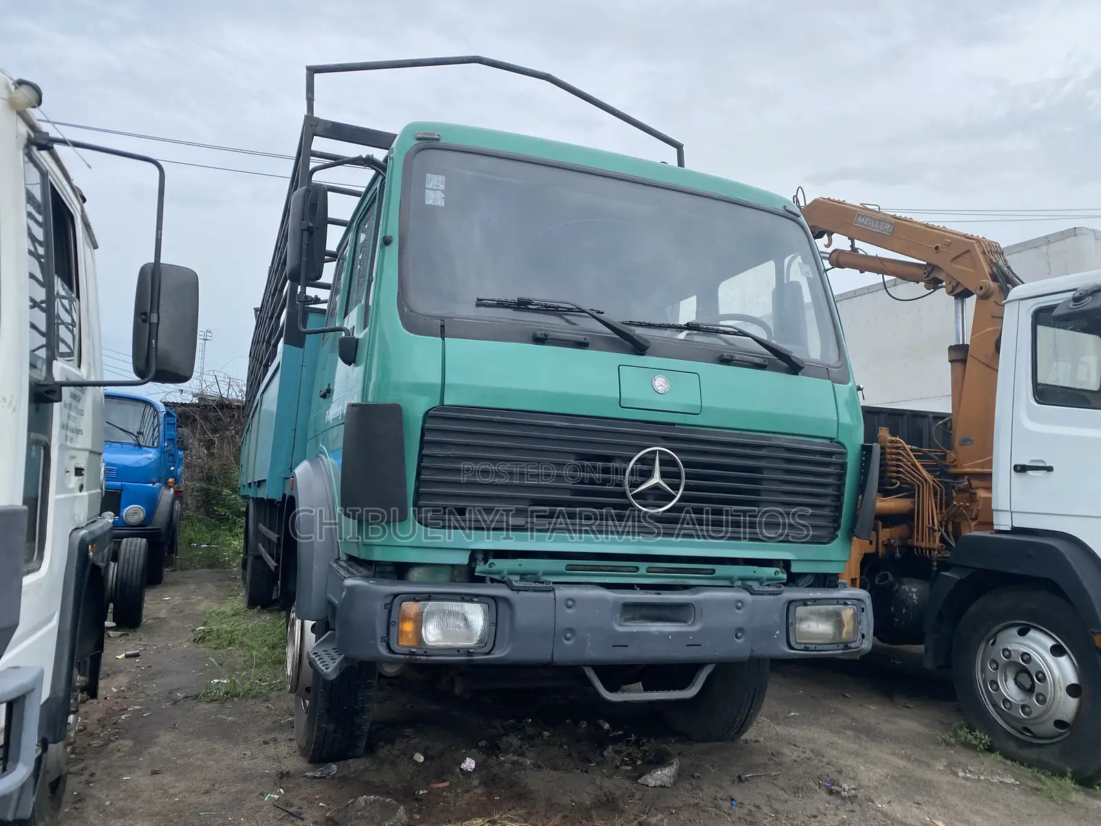 Mecedece Truck With Trailer Bucket