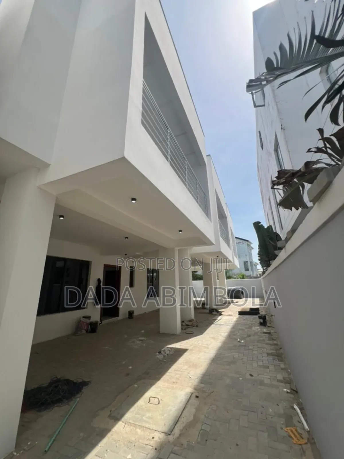 4bdrm Duplex in Chevron for sale