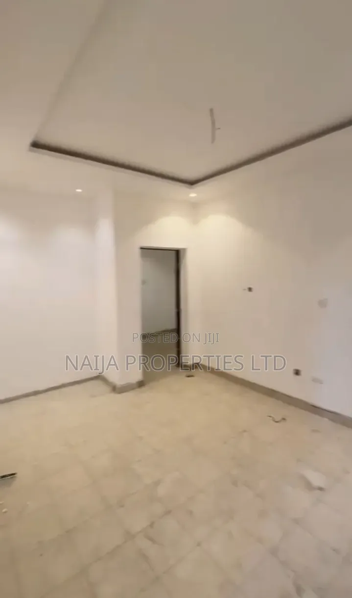 Mini Flat in Ikota Villa for rent