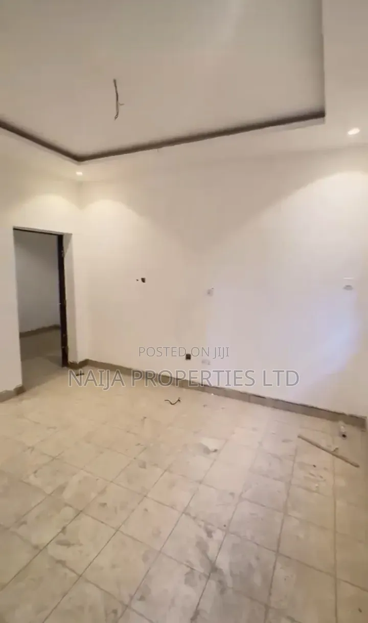 Mini Flat in Ikota Villa for rent