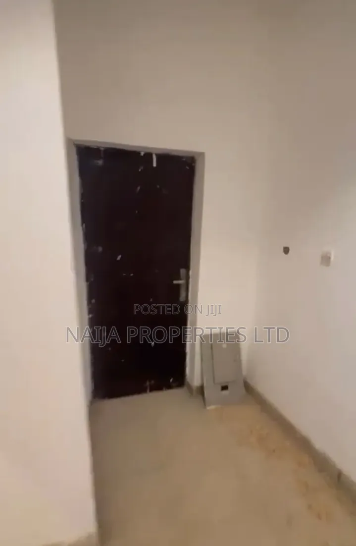 Mini Flat in Ikota Villa for rent