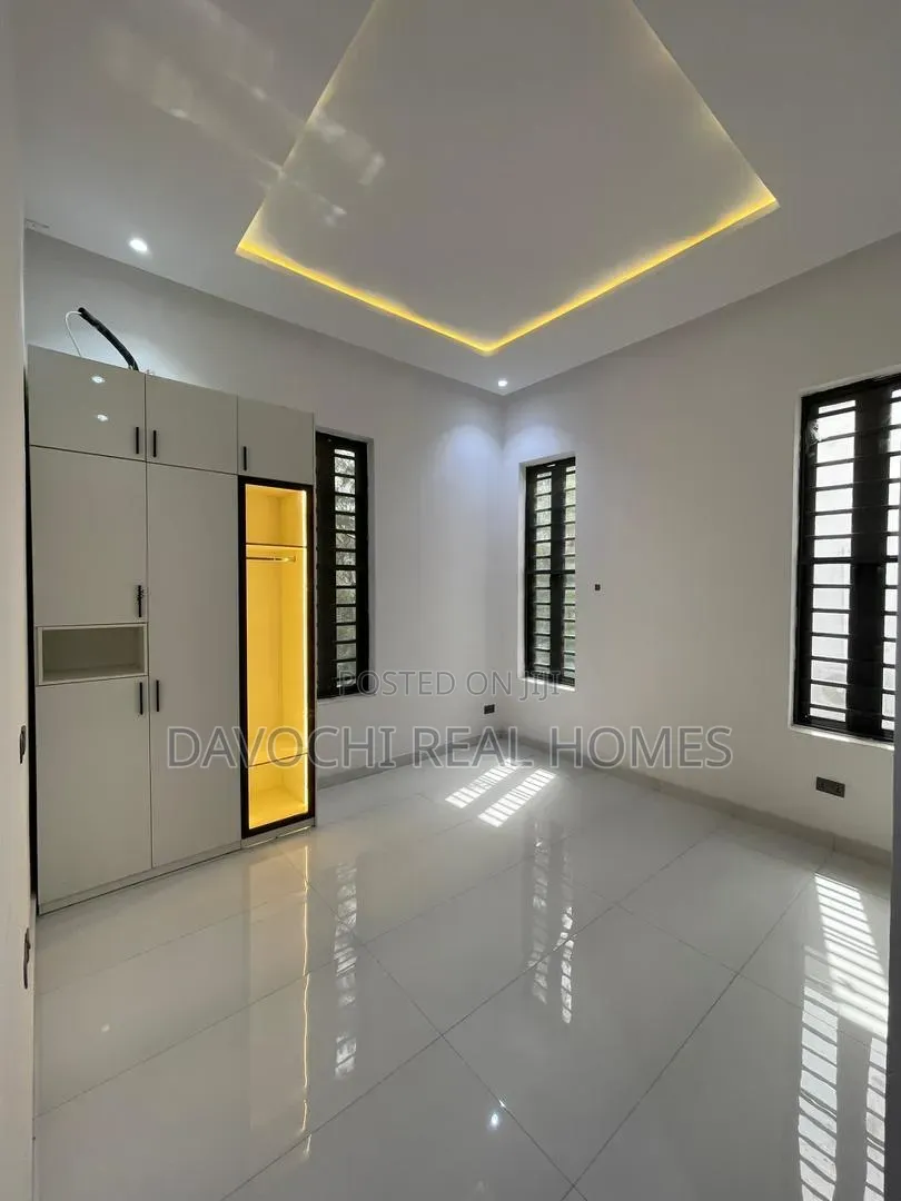 6bdrm Duplex in Osapa london for sale