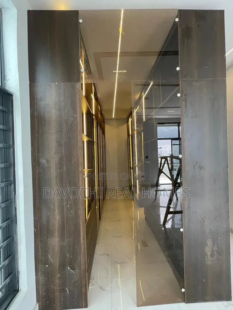 5bdrm Duplex in Ikota for sale