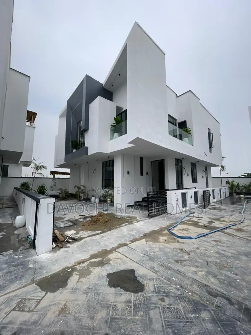 5bdrm Duplex in Lekki Phase 1 for sale