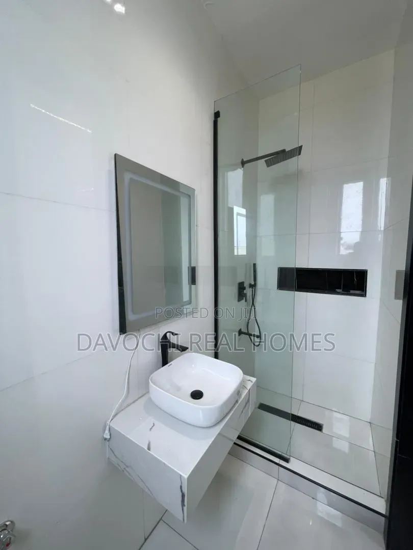 5bdrm Duplex in Lekki Phase 1 for sale