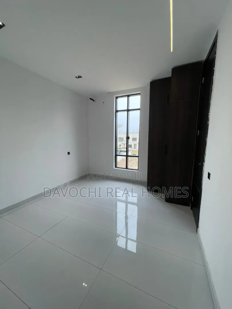 5bdrm Duplex in Lekki Phase 1 for sale