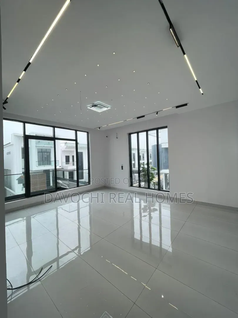 5bdrm Duplex in Lekki Phase 1 for sale