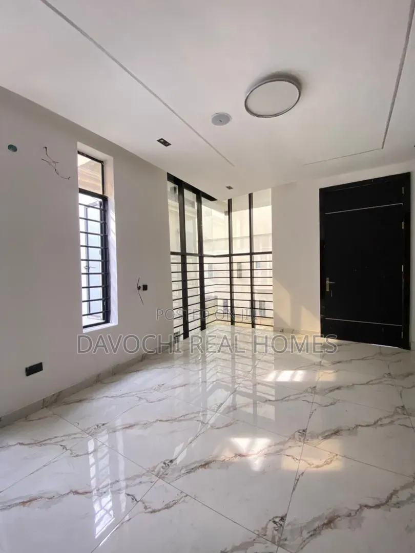 5bdrm Duplex in Chevron for sale