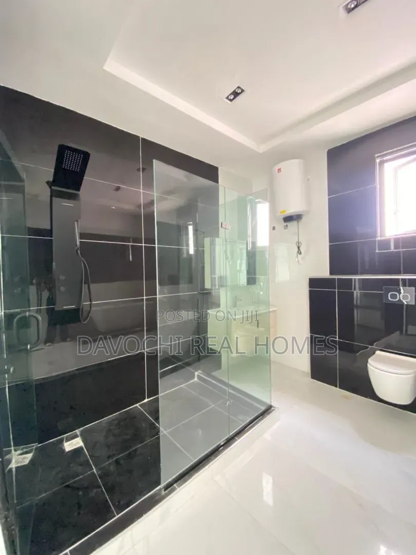 5bdrm Duplex in Sangotedo for sale