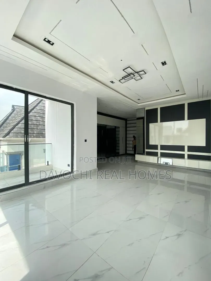 5bdrm Duplex in Sangotedo for sale