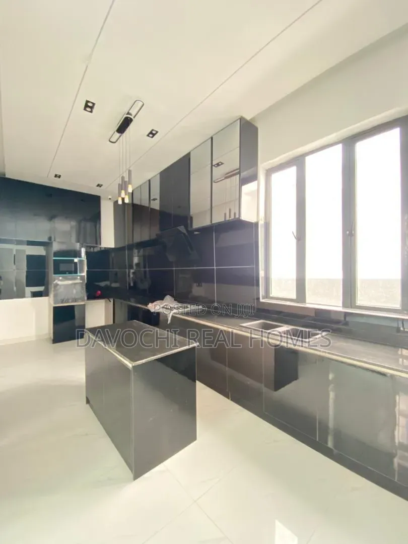 5bdrm Duplex in Sangotedo for sale