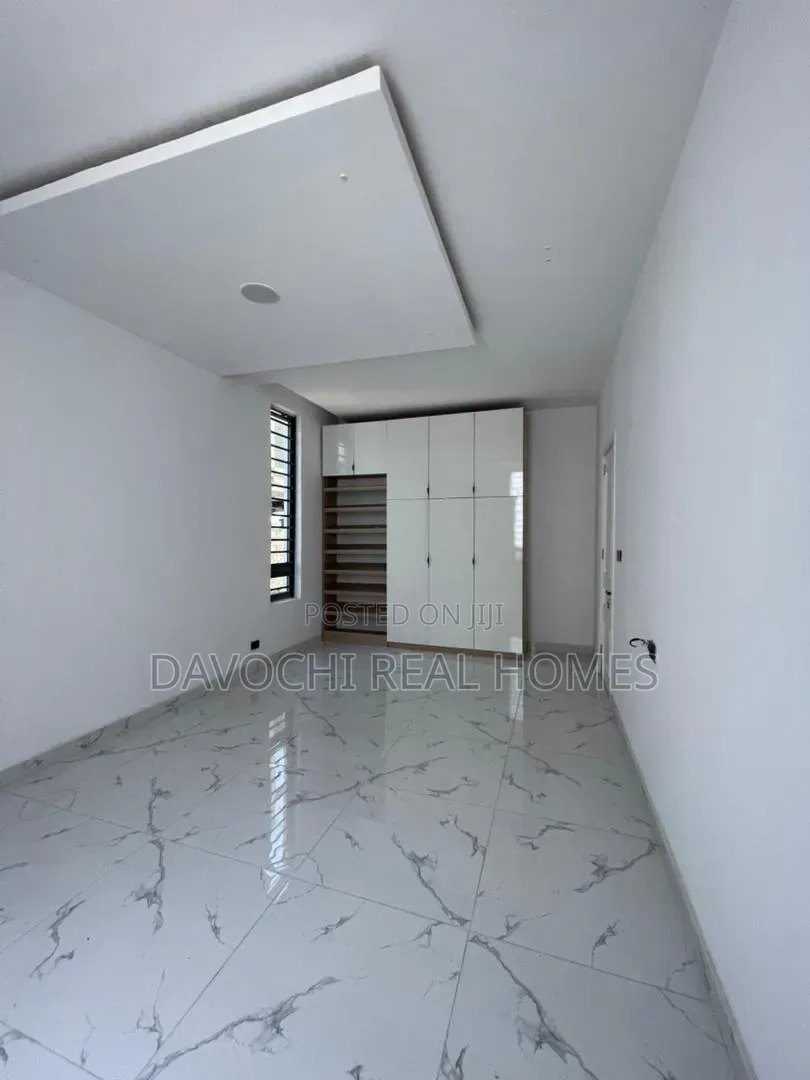 5bdrm Duplex in Sangotedo for sale