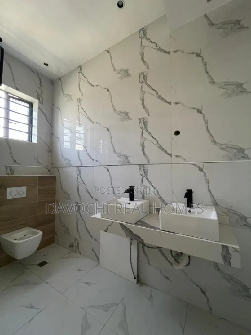 5bdrm Duplex in Sangotedo for sale