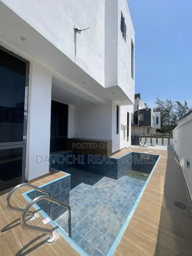 5bdrm Duplex in Sangotedo for sale