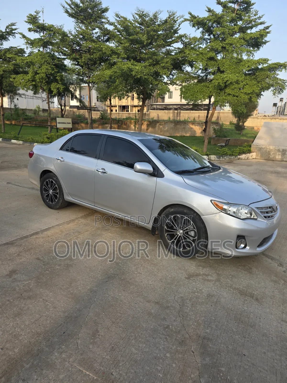Toyota Corolla LE 4dr Sedan (1.8L 4cyl 4A) 2011 Silver