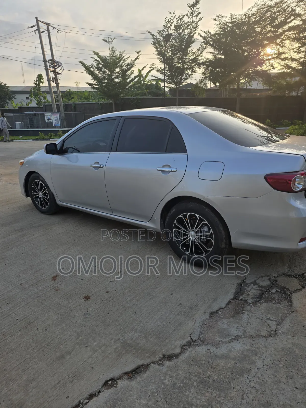 Toyota Corolla LE 4dr Sedan (1.8L 4cyl 4A) 2011 Silver