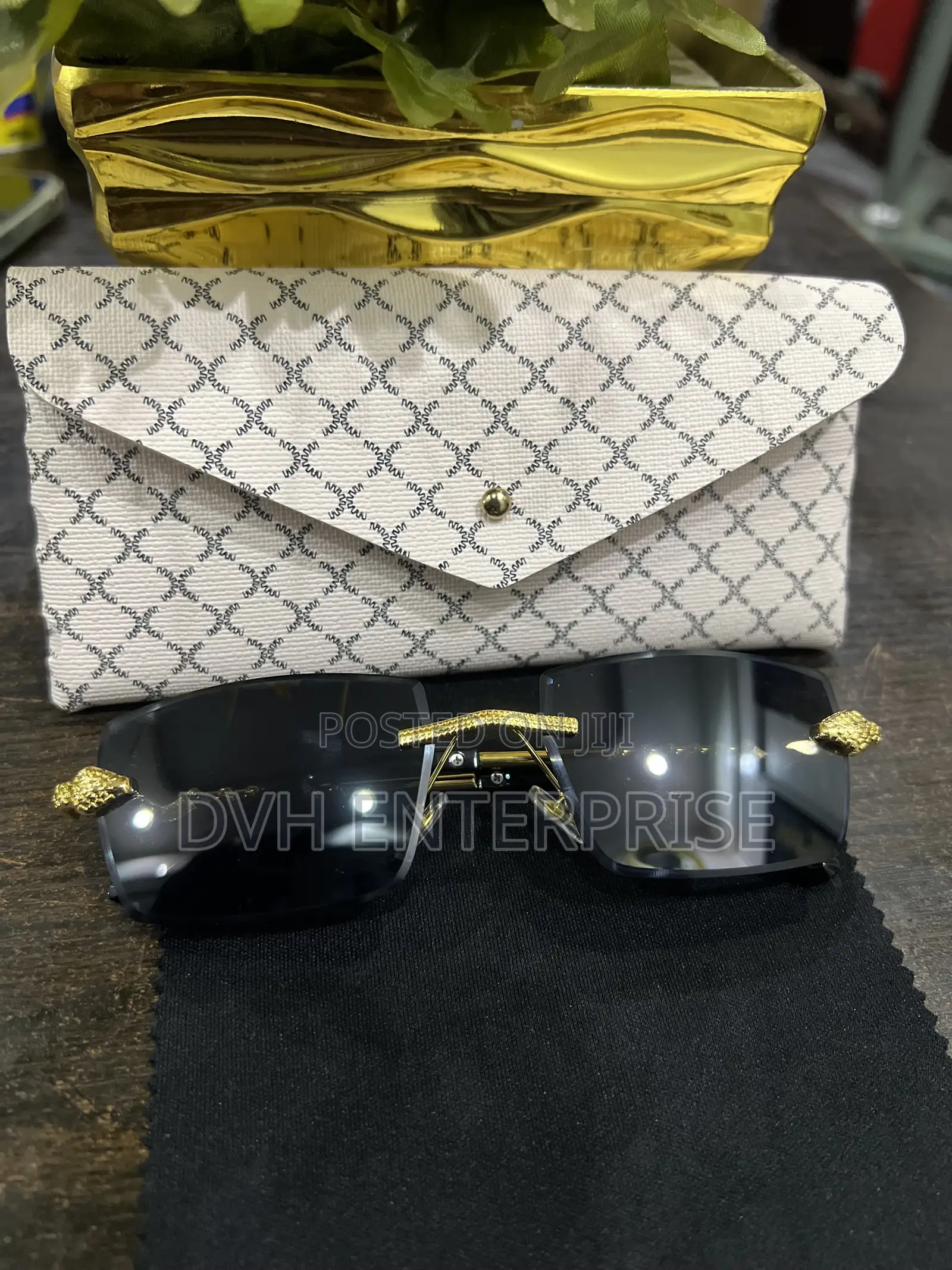 Diamond Cut Tint Sunglass
