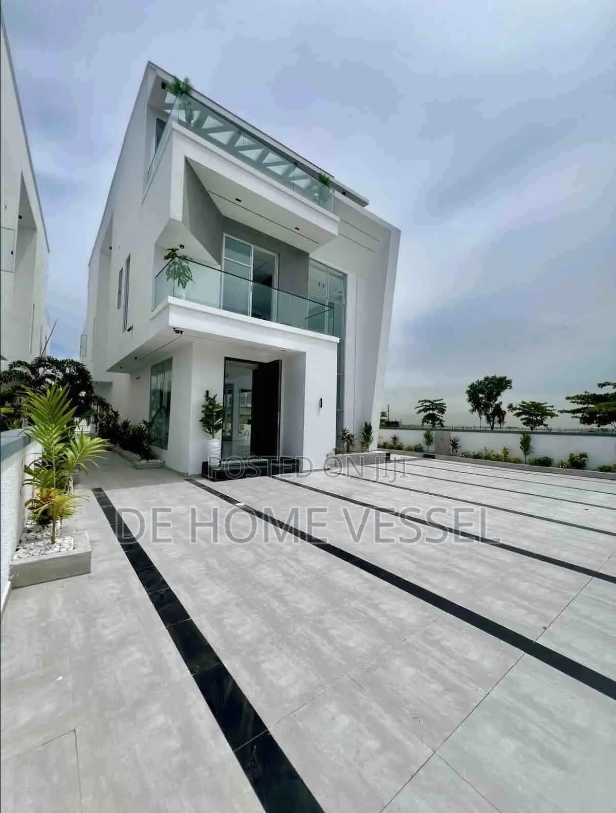 5bdrm Duplex in Osapa london for sale