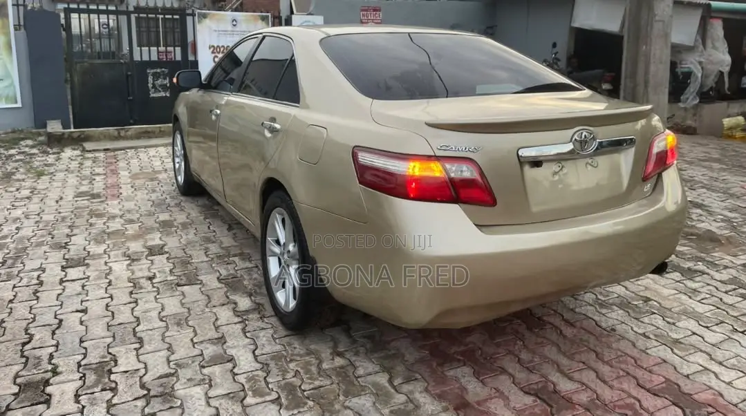 Toyota Camry 2008 Gold