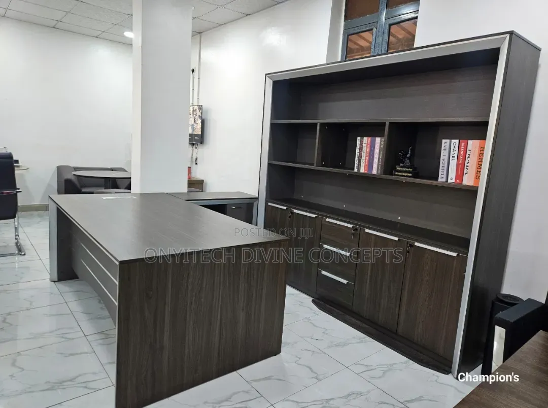 Dark Executive Office Table With Bookshelfs 2m