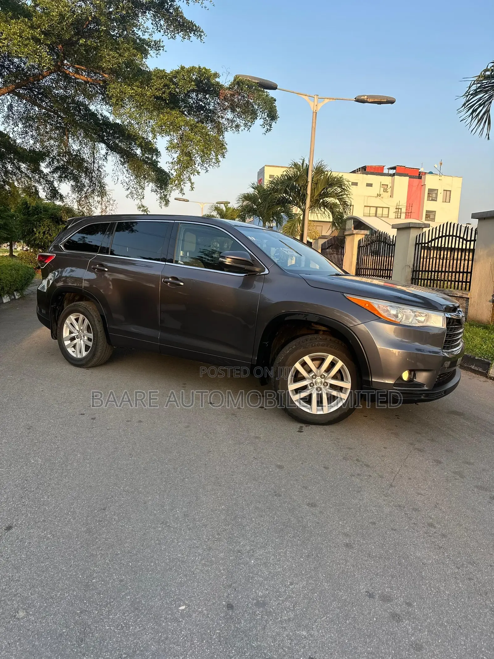 Toyota Highlander LE Plus 4dr SUV (3.5L 6cyl 6A) 2015 Gray