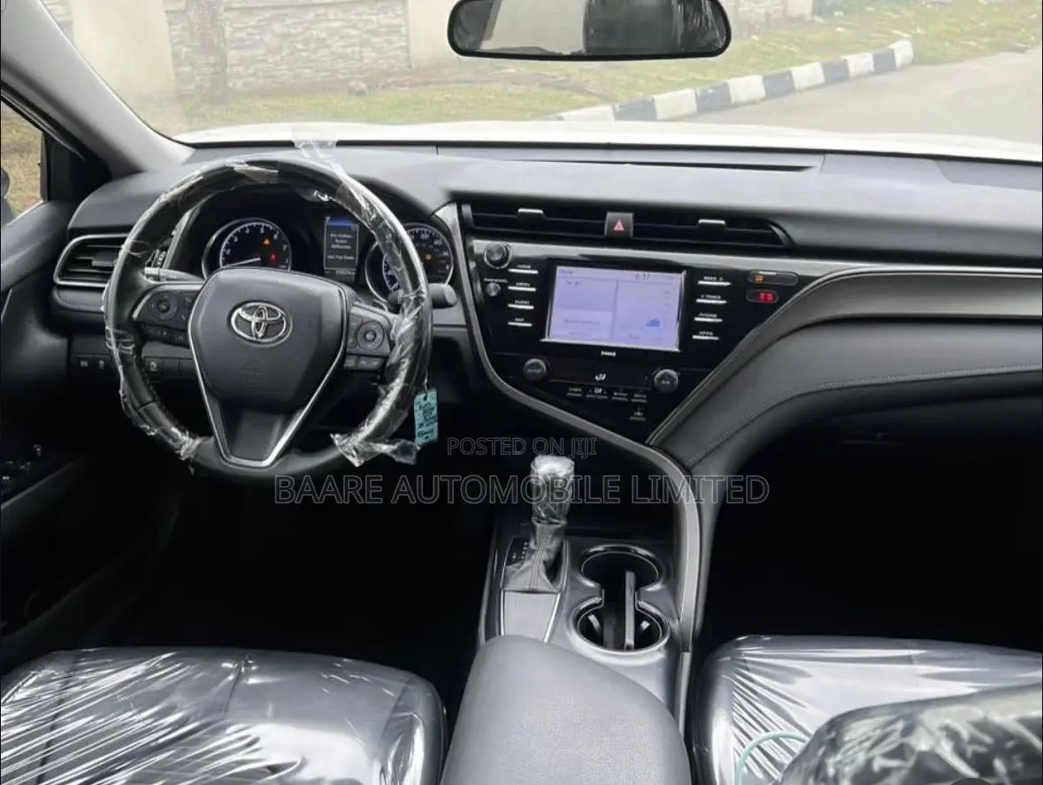 Toyota Camry SE FWD 2020 White