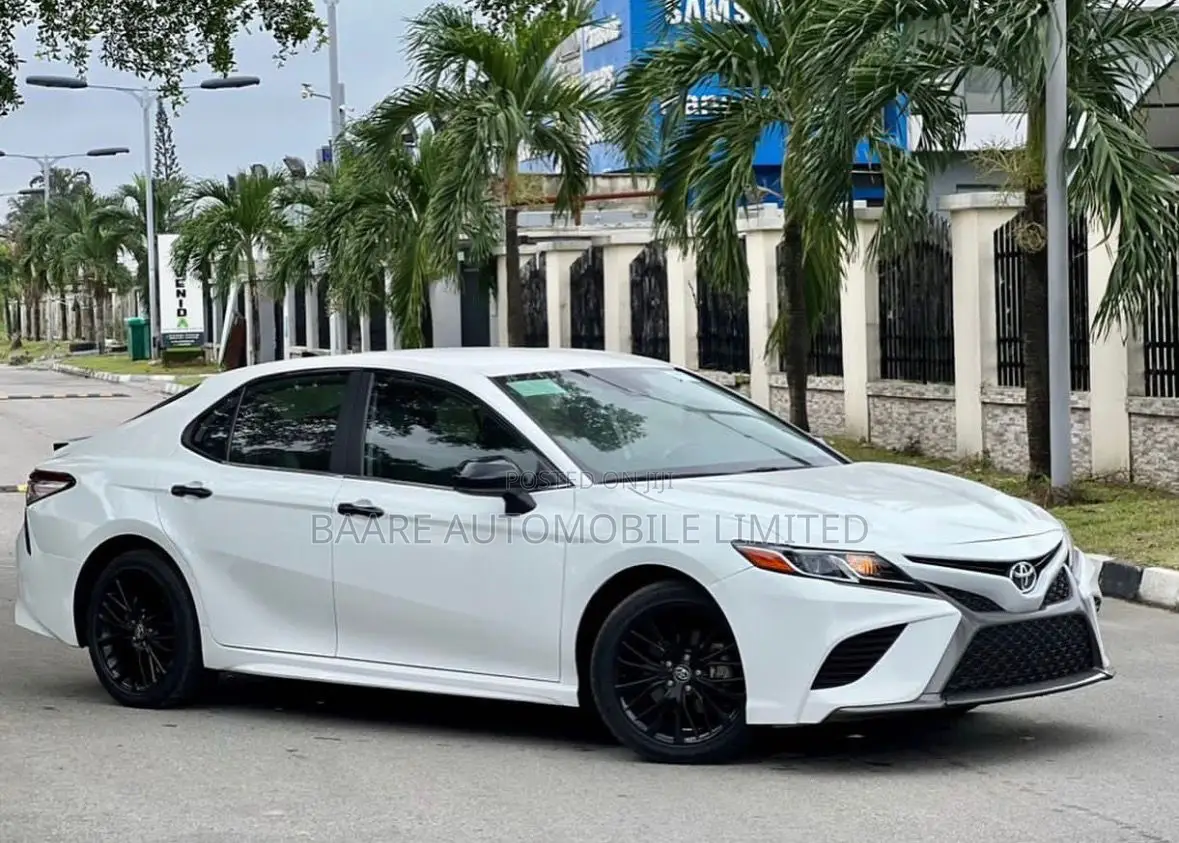 Toyota Camry SE FWD 2020 White