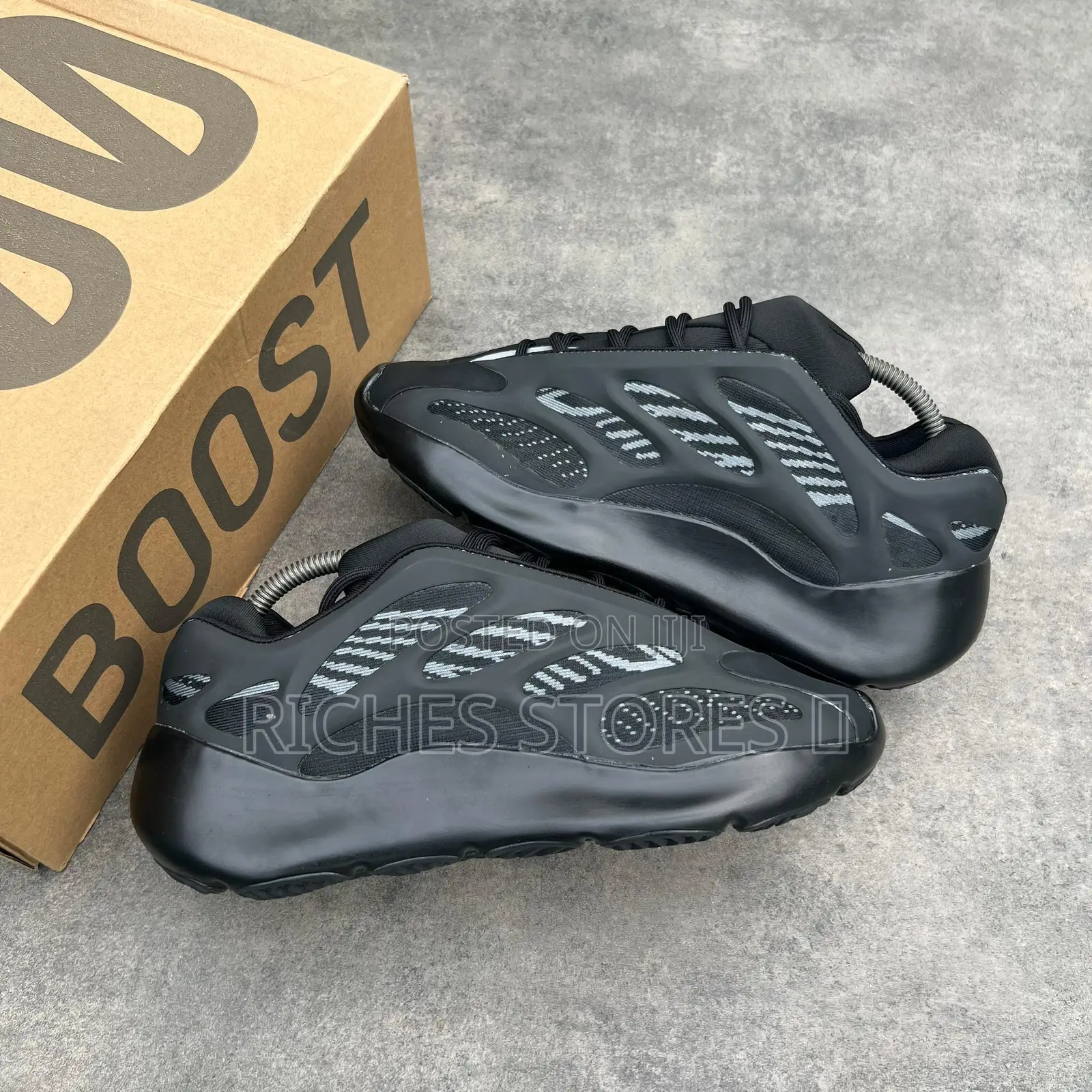 Adidas Yeezy Boost 700 V3 Alvah Sneakers