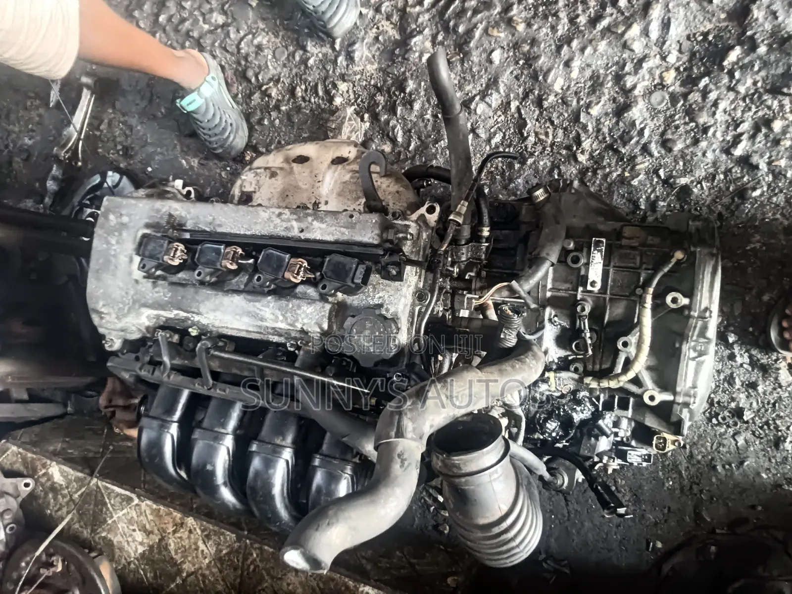Toyota Matrix 2004 Engine and Transmission Assembly.