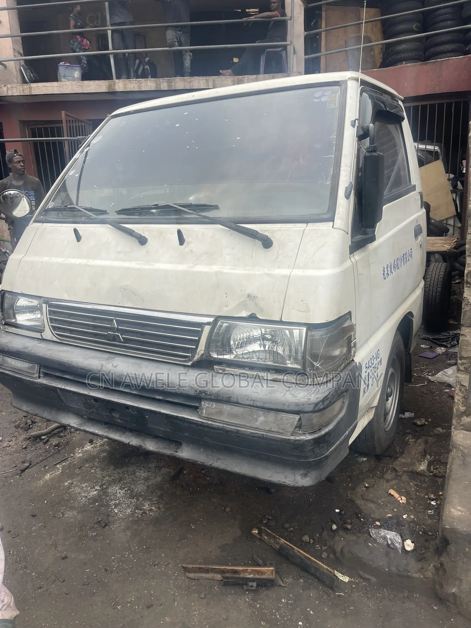 Mitsubishi Delica 2014 White