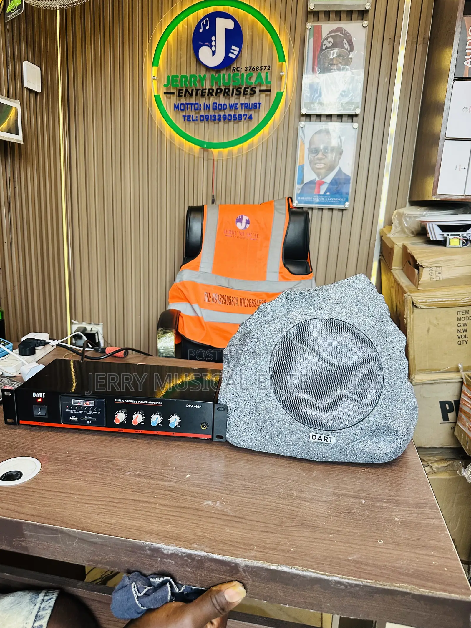 Dart Powered Amplifier With Rock Waterproof Outdoor Speakers