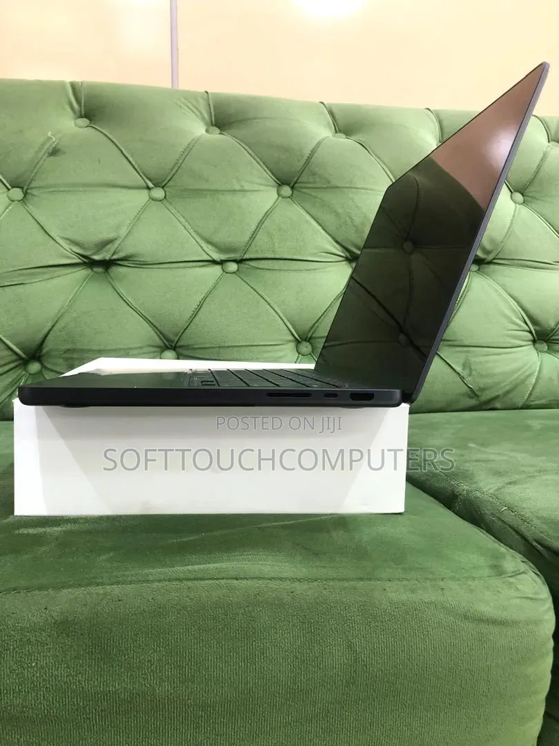 Laptop Apple MacBook Pro 2024 M4 Max 36GB Apple M4 Max SSD 1T