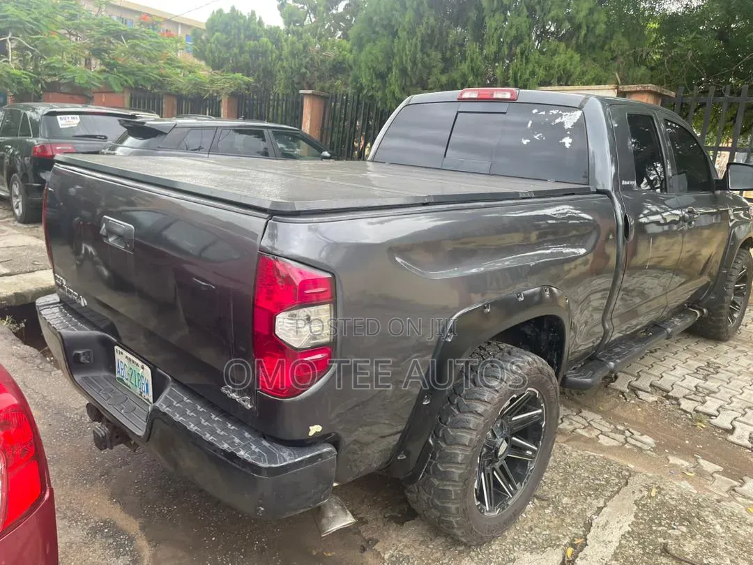 Toyota Tundra Double Cab 4x4 Limited 2011 Gray