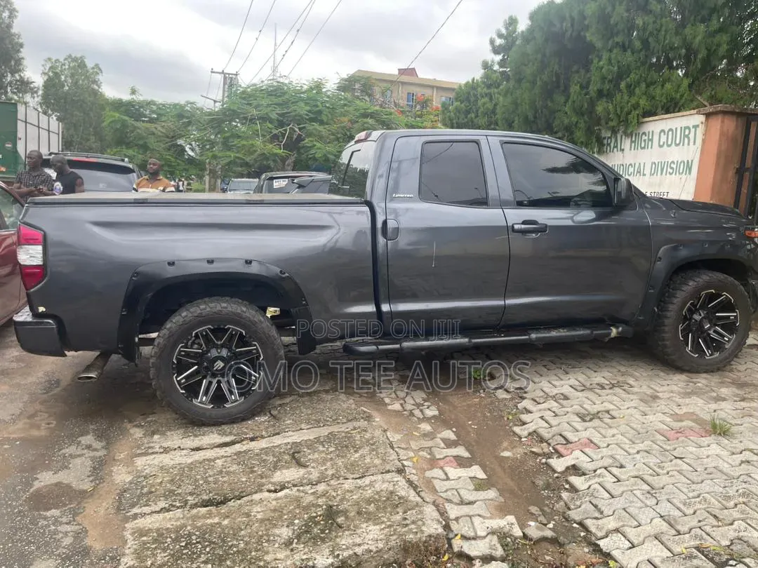 Toyota Tundra Double Cab 4x4 Limited 2011 Gray