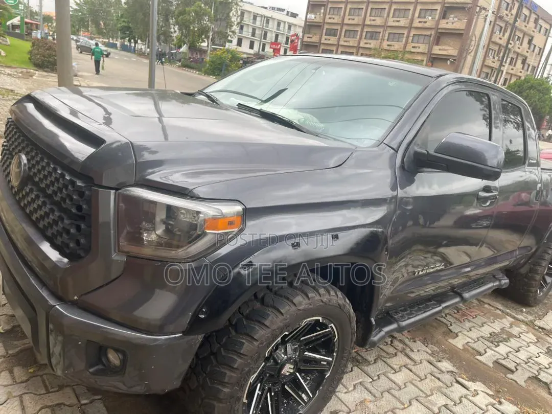 Toyota Tundra Double Cab 4x4 Limited 2011 Gray