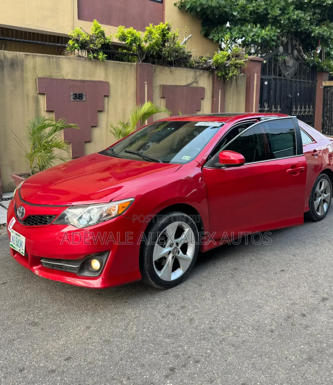 Toyota Camry SE V6 4dr Sedan (3.5L 6cyl 6A) 2013 Red