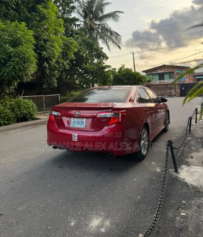 Toyota Camry SE V6 4dr Sedan (3.5L 6cyl 6A) 2013 Red