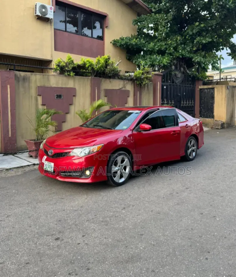 Toyota Camry SE V6 4dr Sedan (3.5L 6cyl 6A) 2013 Red